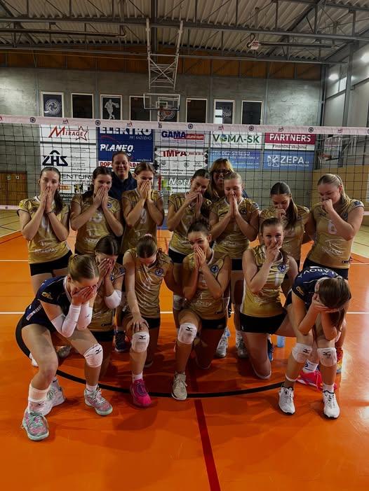 Modré  Staršie žiačky opäť víťazne 