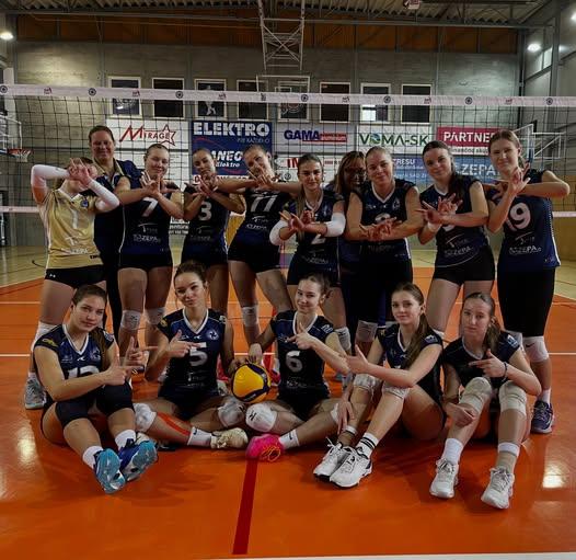 Modré staršie žiačky víťazne 